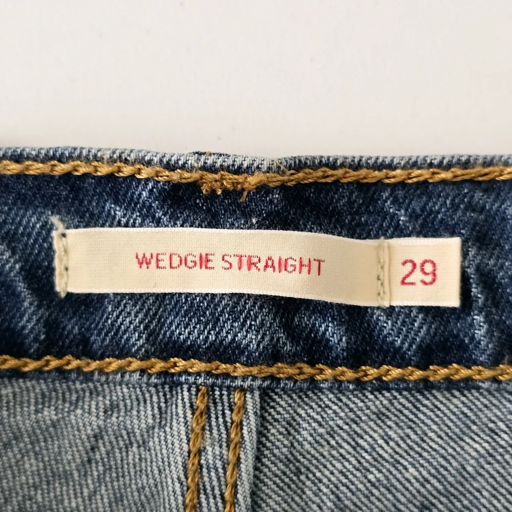 NWT Levi's Premium Wedgie Straight Jean Size 29 Blue Medium Wash - Picture 6 of 7